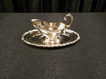 SILVERPLATED GRAVY BOAT WITH TRAY
